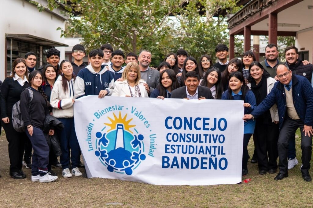 Concejo Estudiantil Bandeño debatió salud emocional en escuelas