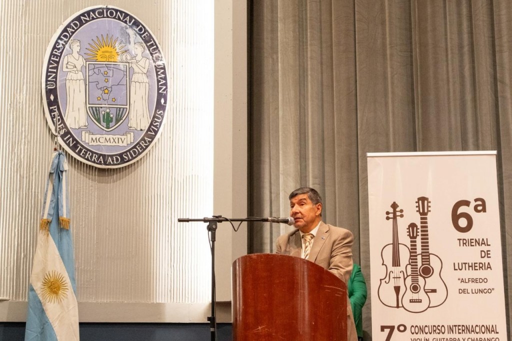 “Es un deber apoyar el arte y la educación”, afirmó Acevedo en la Trienal de Luthería