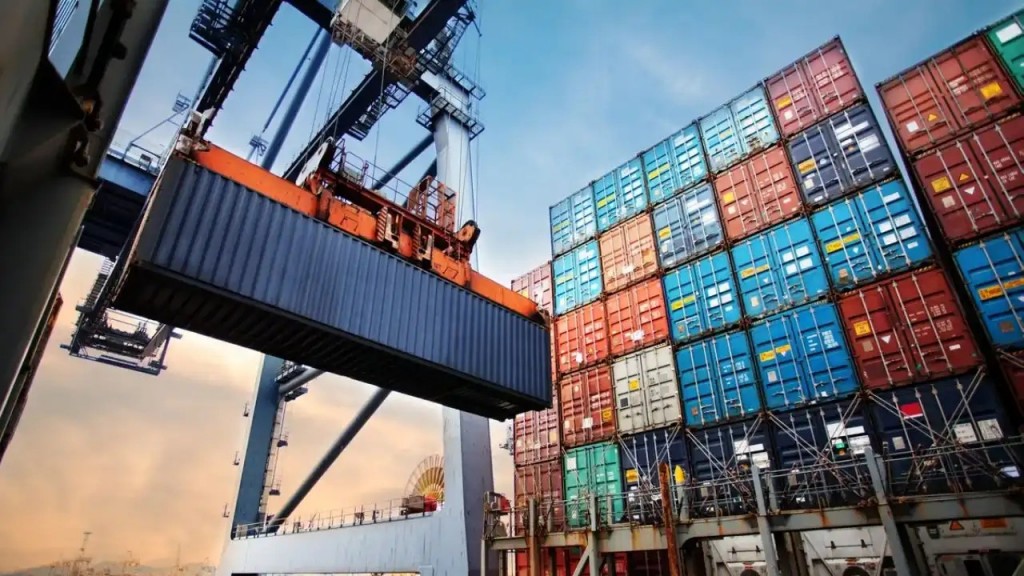 El superávit comercial alcanza su pico en julio