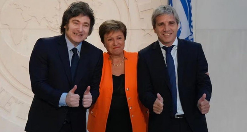 El FMI aprueba revisión y desembolsa US$2.000 millones a Argentina