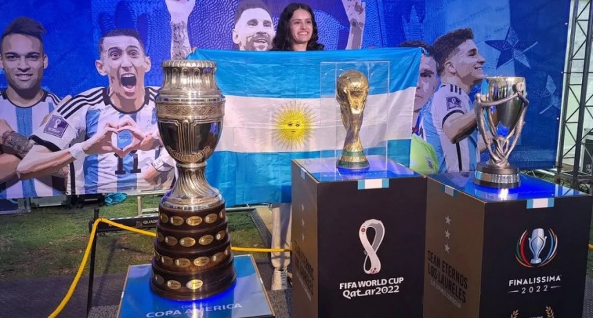 Las copas de Messi llegan a Tucumán: fotos gratis con los trofeos de la Scaloneta