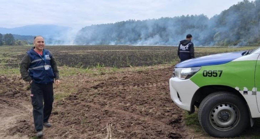 Secuestran tractor y detienen a un hombre por incendio en una finca