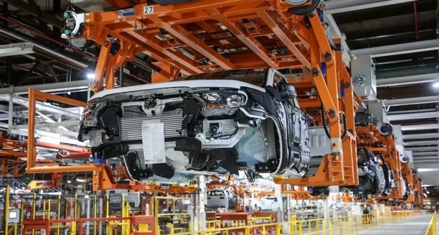 La industria automotriz cayó en julio: producción y exportaciones a la baja