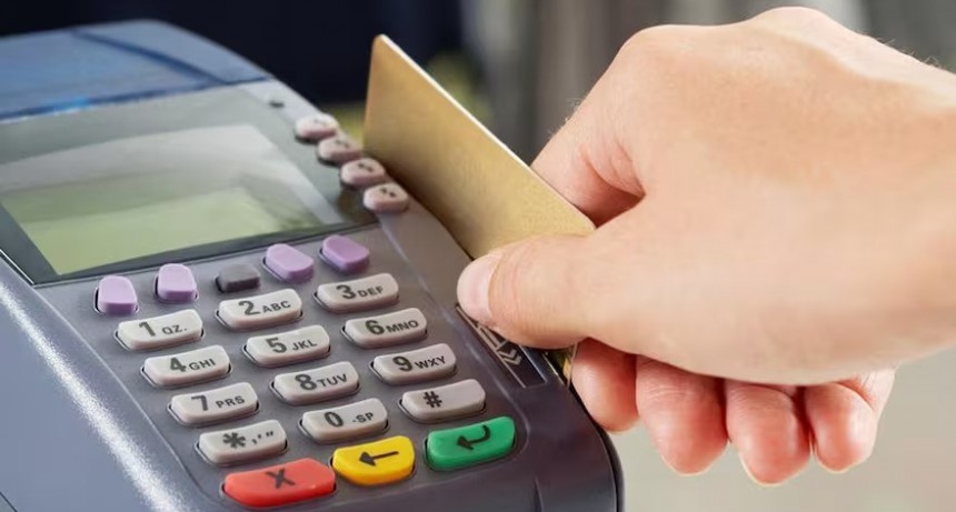 El consumo con tarjetas de crédito repuntó en julio tras dos meses de caída