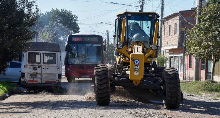 Pavimentan 12 cuadras clave para el transporte en barrios tucumanos