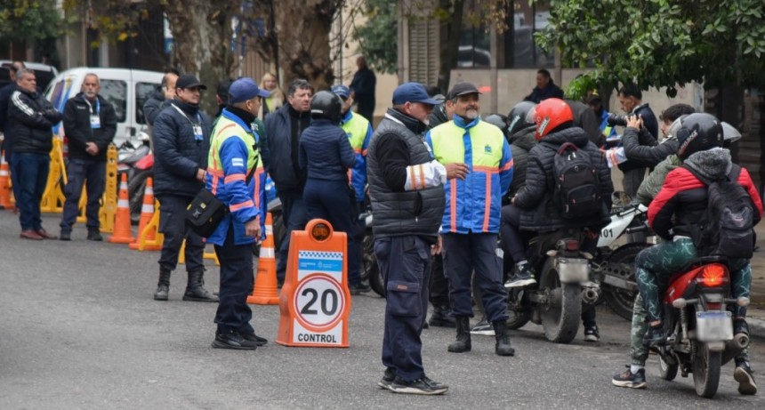 Casco obligatorio: el municipio capitalino incautó motos en operativo vial