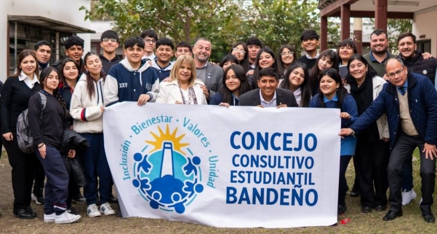 Concejo Estudiantil Bandeño debatió salud emocional en escuelas