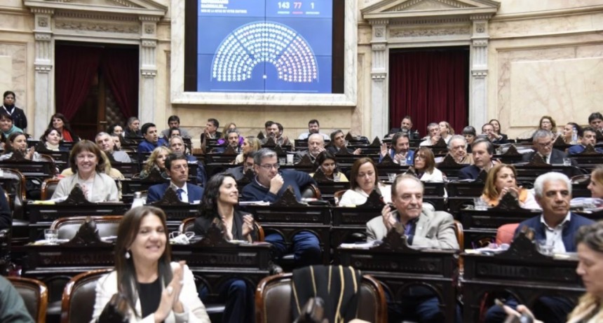 La oposición busca volcar vetos con apoyo radical