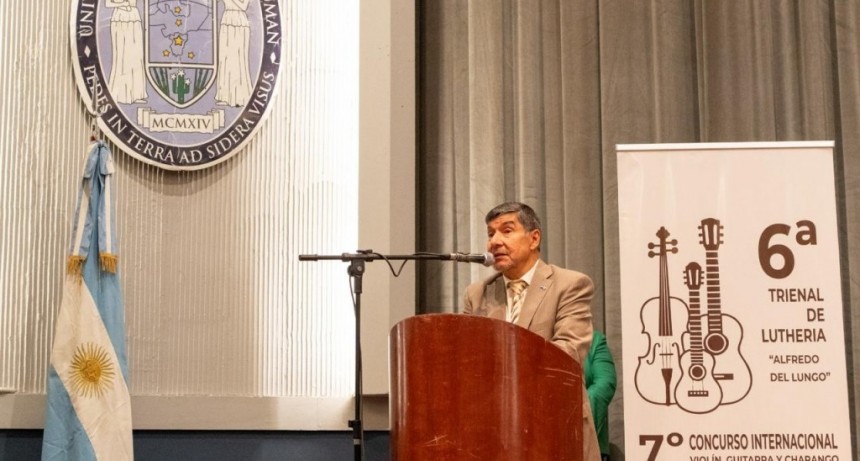 “Es un deber apoyar el arte y la educación”, afirmó Acevedo en la Trienal de Luthería