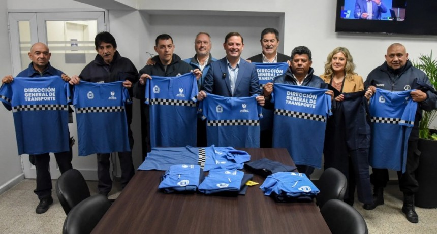 Equipan con nuevos uniformes a inspectores de transporte