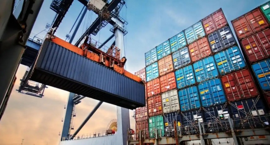 El superávit comercial alcanza su pico en julio