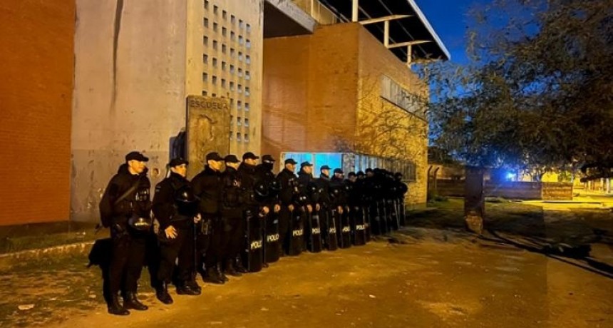 Controlan disturbio en escuela secundaria de la Costanera