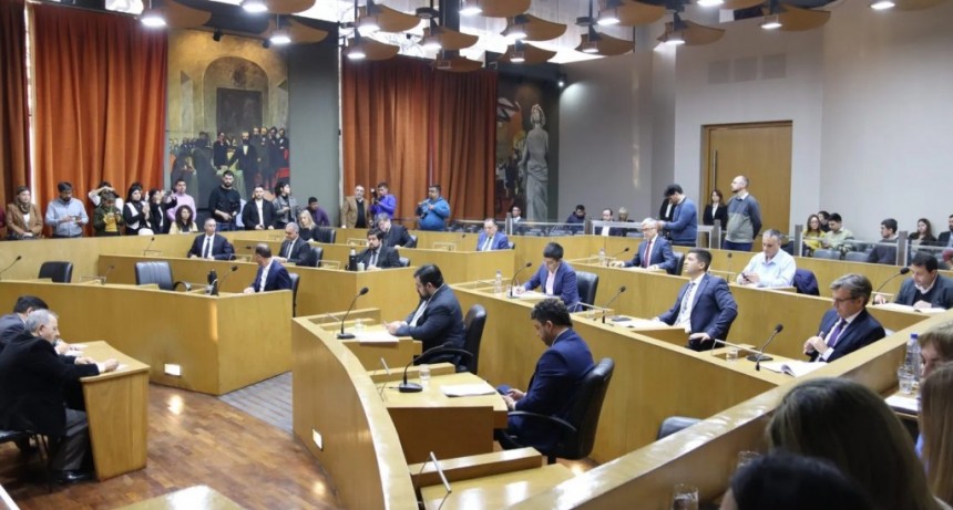 Crean programa de colonias de verano municipales