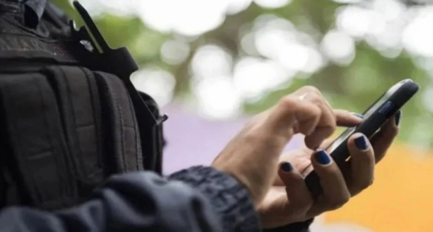Presentan proyecto para prohibir celulares a policías