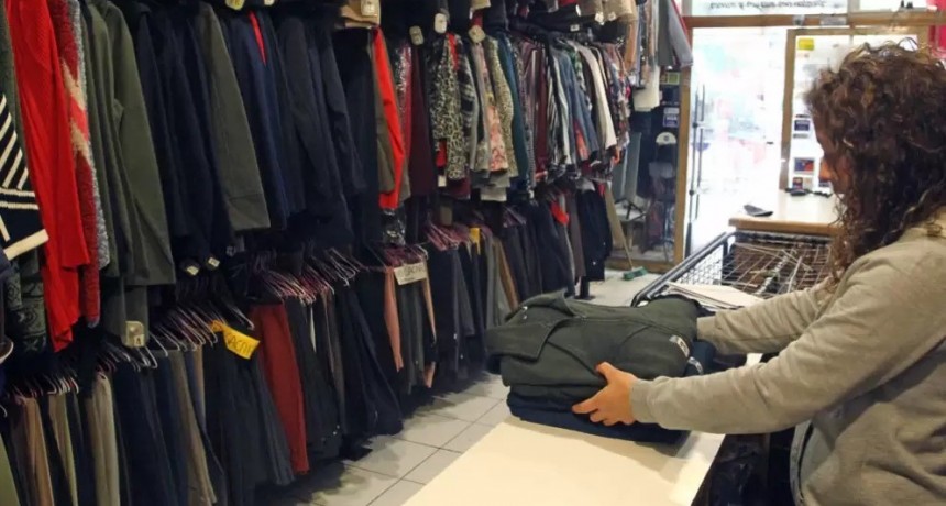 Indumentaria lidera el leve repunte del consumo en julio