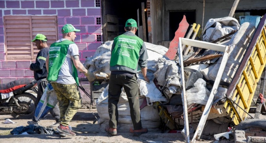 Descacharraron 150 kilos de recipientes en Altos de América