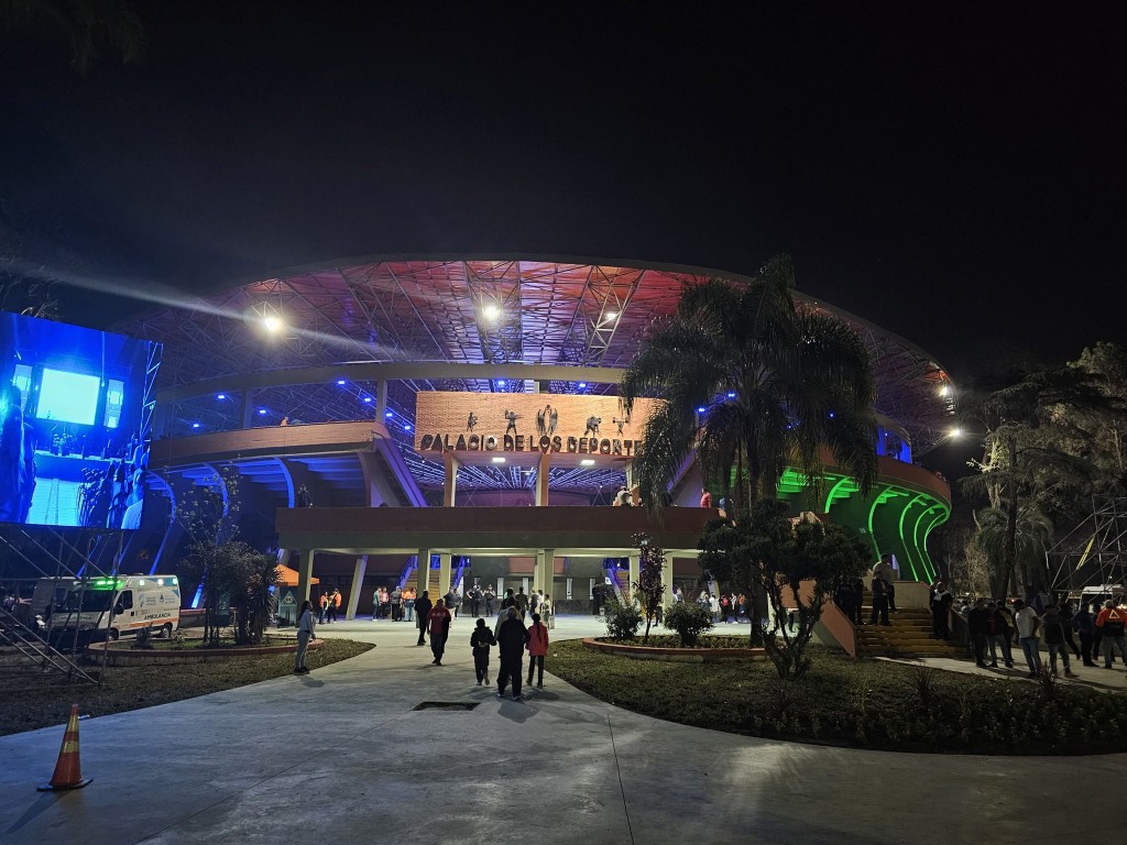 El Palacio de los Deportes vuelve a brillar en los festejos por el “Día de la Ciudad”