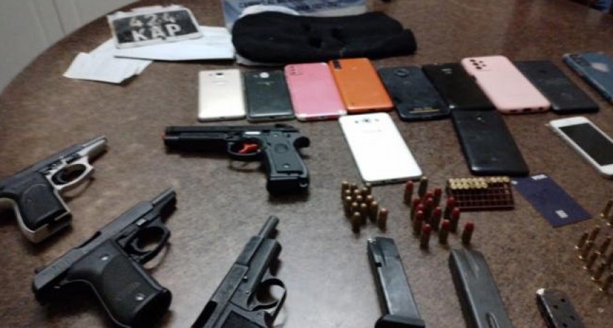 Secuestran armas y municiones durante un allanamiento por una causa de robo agravado