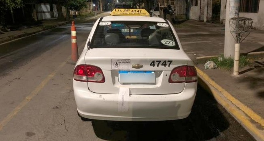 Secuestran un taxi usado en un violento robo y aprehenden al conductor