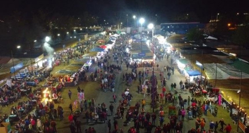 Una multitud disfrutó de la Fiesta Nacional de la Empanada en Famaillá