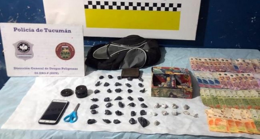 Sorprenden a un grupo de jóvenes que tenía droga para comercializar en una plaza de Alderetes