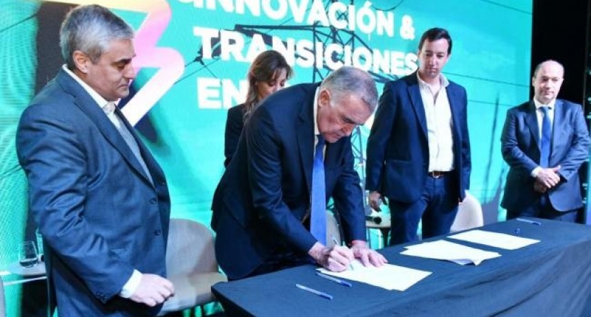 Jaldo firmó convenios por obras en la Cumbre de Innovación y Transiciones Energéticas