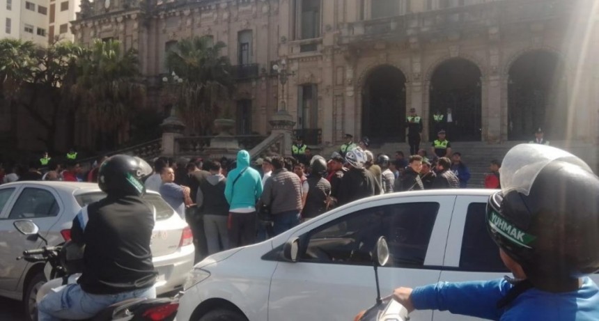 Choferes de Uber y de Cabify protestaron en el microcentro