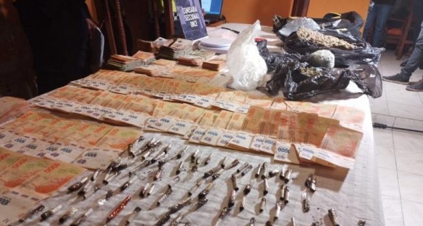 Secuestran marihuana, municiones de guerra y casi un millón de pesos