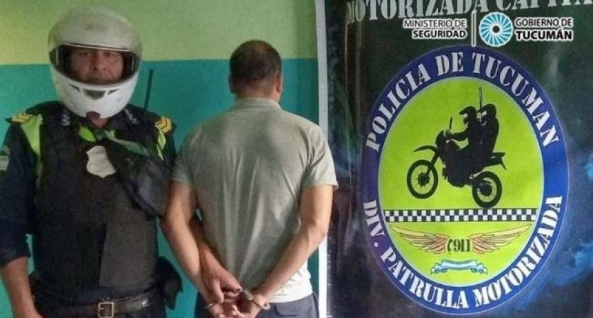 Lo detuvieron por violencia de género y al requisarlo, encontraron drogas en sus bolsillos