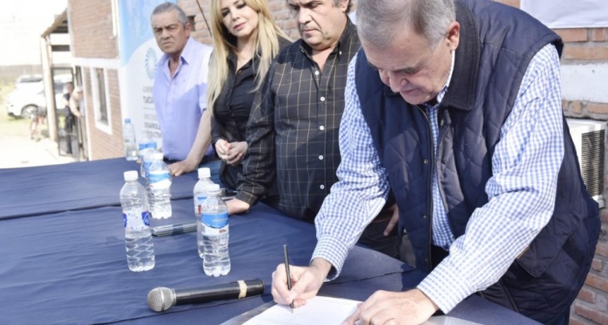 Jaldo firmó convenios por 11 millones de dólares para obras de riego