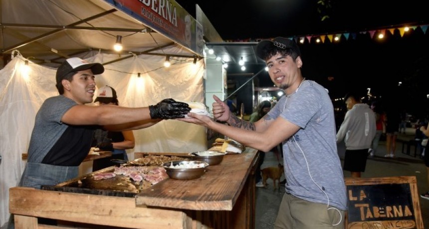 La "Feria Gourmet” festejará el inicio de la primavera con shows de cuarteto en plaza San Martín