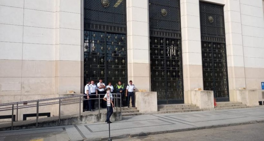 Una amenaza de bomba obligó a desalojar los Tribunales de Concepción y Capital