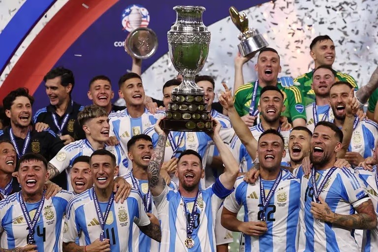 Argentina sigue liderando las Eliminatorias Sudamericanas