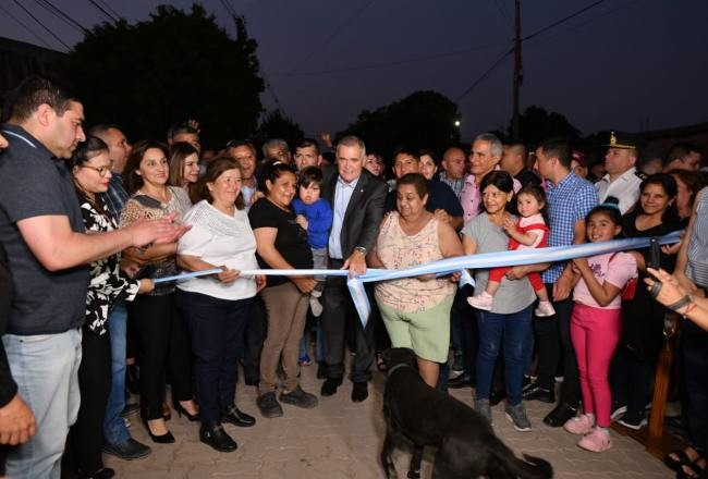 Inauguran obras de pavimento articulado y alumbrado público en Lastenia