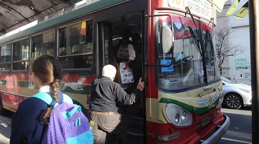 Hoy se tratará la suba del boleto urbano