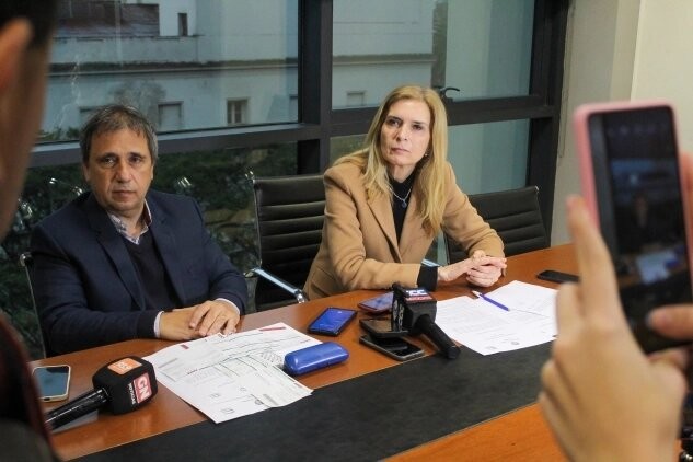 Elías de Pérez y Seleme proponen cobrar la atención de salud a extranjeros no residentes