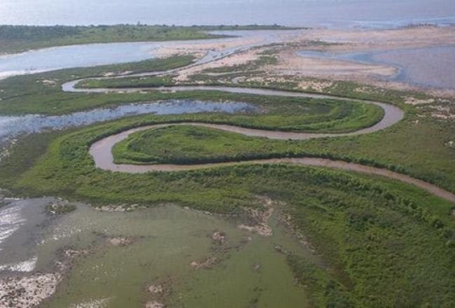 Multan con $17 millones a un ingenio por contaminar aguas del Río Salí