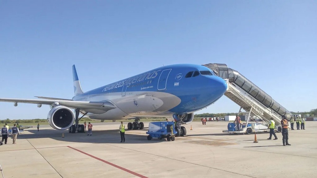 Milei firmará un decreto para privatizar Aerolíneas Argentinas