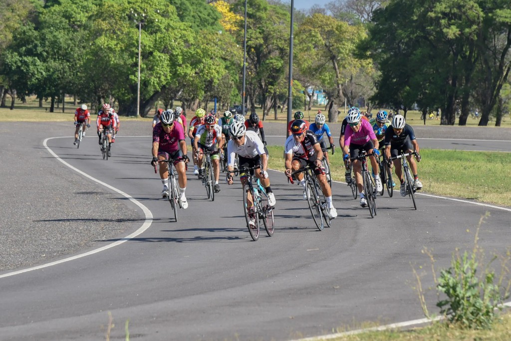 Más de 300 ciclistas participaron de la primera edición de la Gran Carrera de Ciclismo por el Día de la Ciudad