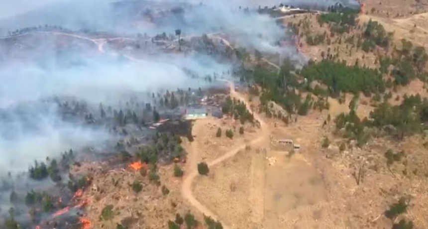 Incendio en Córdoba: hay cuatro focos activos y el fuego ya alcanzó varias casas