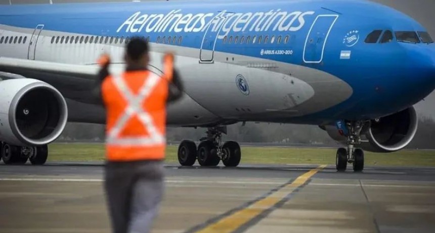 Sin acuerdo paritario entre los gremios aeronáuticos y Aerolíneas Argentinas