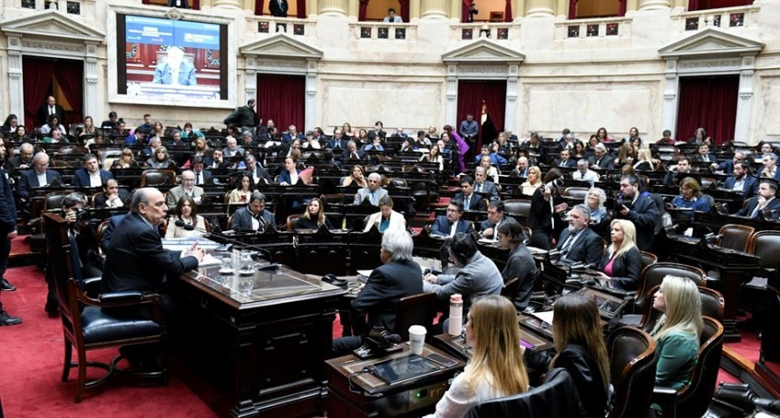Los diputados de UP se levantaron de la sesión por incidentes en las afueras del Congreso y concluyó la presentación de Francos