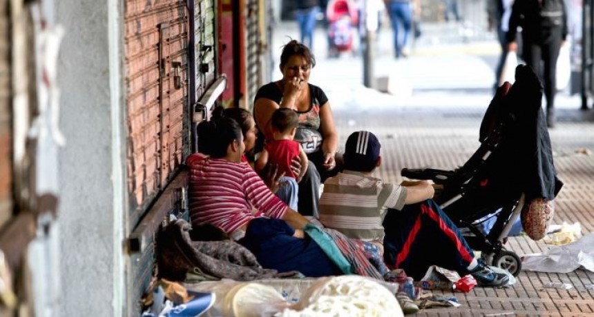 Para la UCA la pobreza en Argentina aumentó al 55,5% y la indigencia al 17,5%