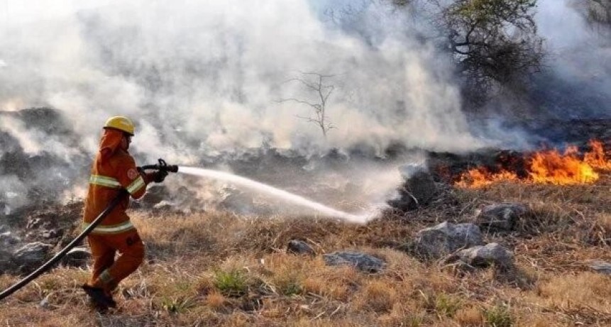 El Gobierno de Córdoba declaró el estado de desastre por los incendios en Calamuchita