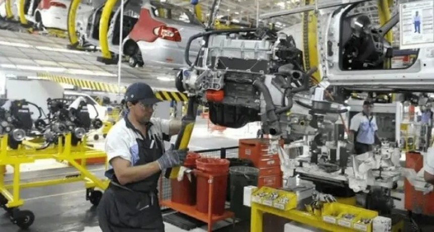 El Indec informó que la industria subió 6,9 % en julio respecto a junio y la construcción 8%