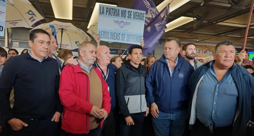 Los gremios aeronáuticos paran el viernes por 24 horas