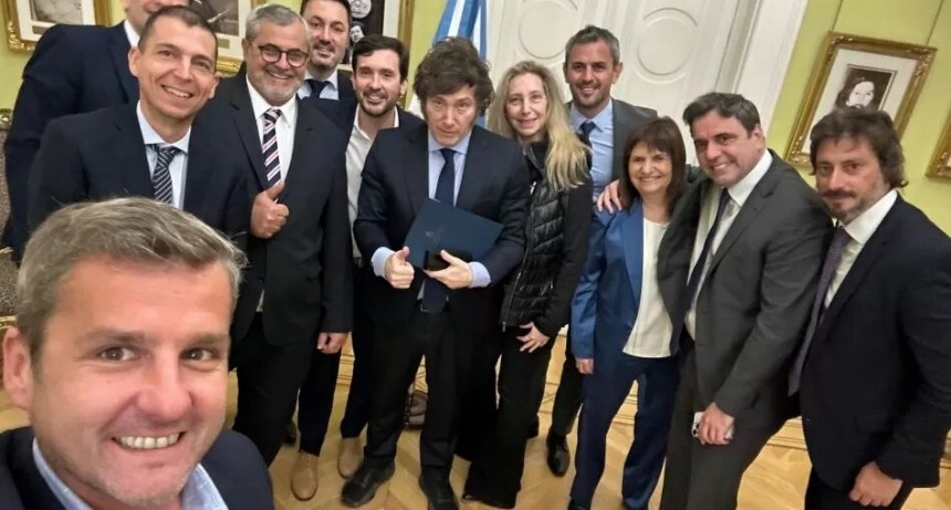 Cruje la UCR: pedidos de expulsión tras el quiebre para votar el veto a las jubilaciones