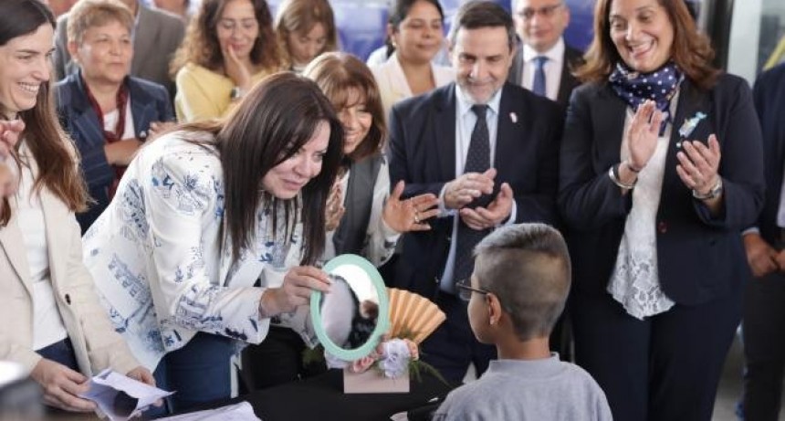 El Ministerio de Capital Humano de la Nación entregó anteojos a estudiantes de La Florida