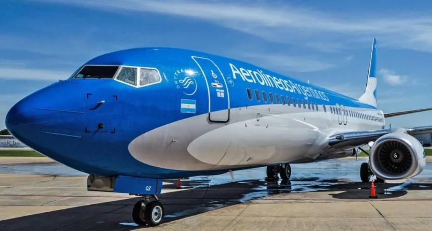 Tres pilotos de Aerolíneas Argentinas fueron despedidos