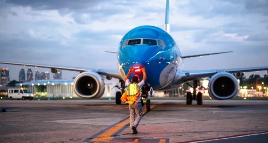 37 mil pasajeros afectados y 319 vuelos cancelados por el paro de aeronáuticos